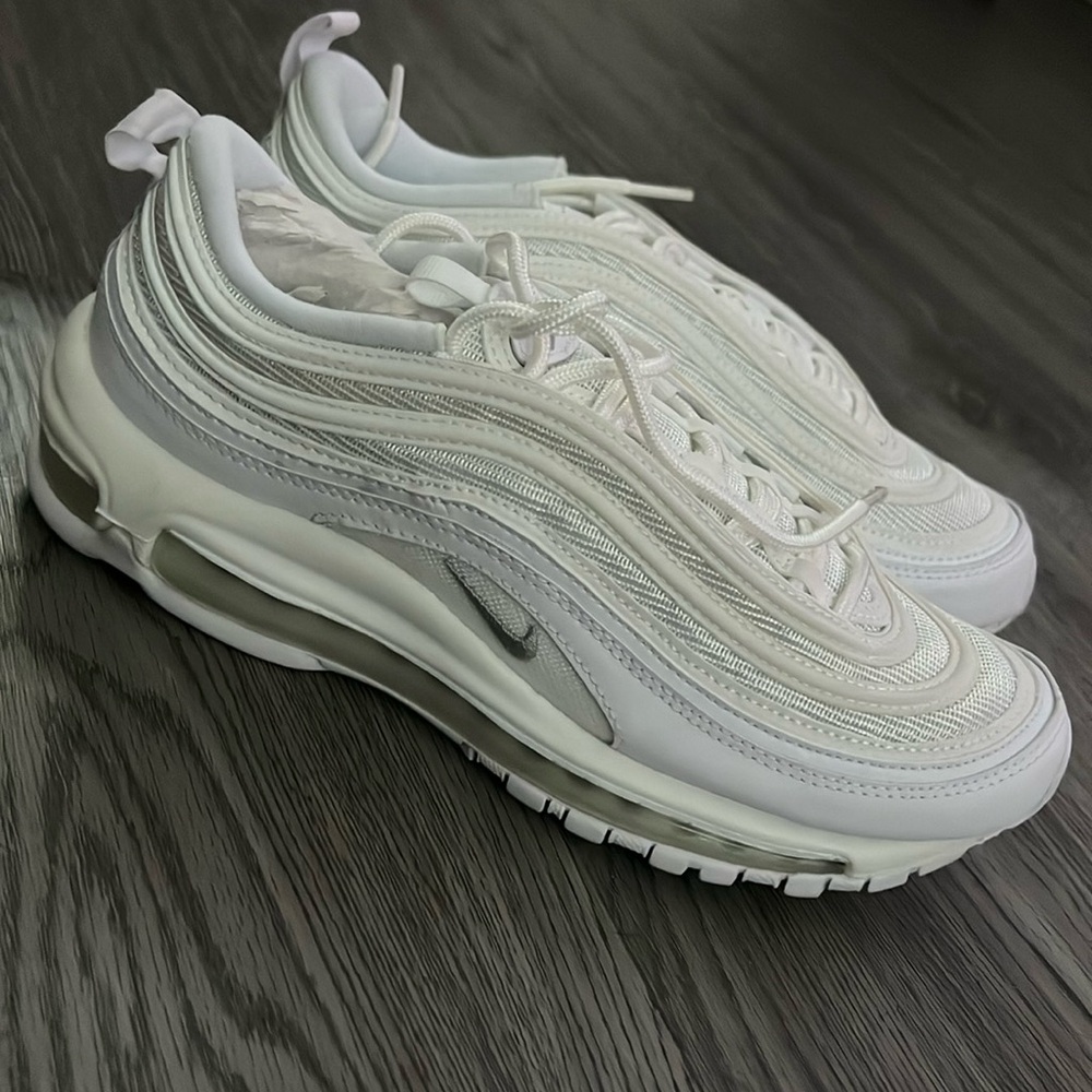 Nike - Size 7.5 - New